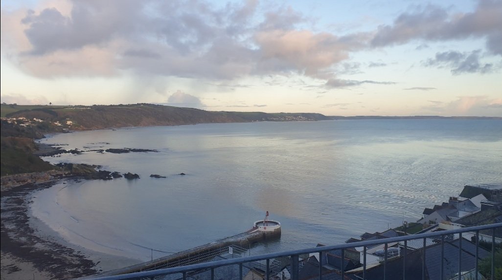 TheClipperLooe's tweet photo. A few shades of grey -  but it's Friday &amp; the weekends looming 🥂
Put your feet up and enjoy this view @ Clipper House 
https://t.co/3N8jSpmS6P https://t.co/5aTvuAQYcY