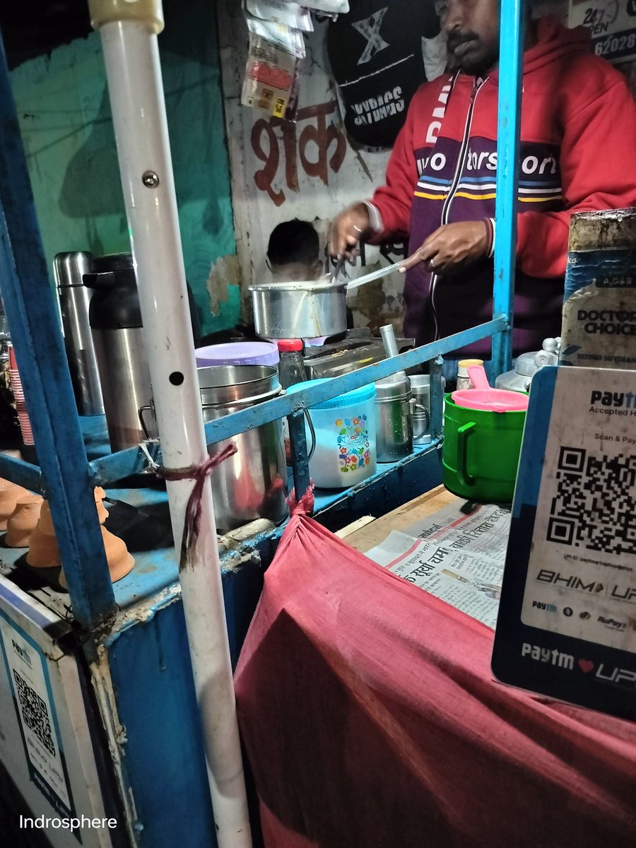 indrajitroyc's tweet photo. Nothing beats the charm of a roadside tea stall—sipping hot tea under the open sky with the hum of the evening around. Sometimes, the simplest moments bring the greatest joy. ☕✨ #RoadsideTea #EveningVibes #SimplePleasures https://t.co/31M8eAe8kt