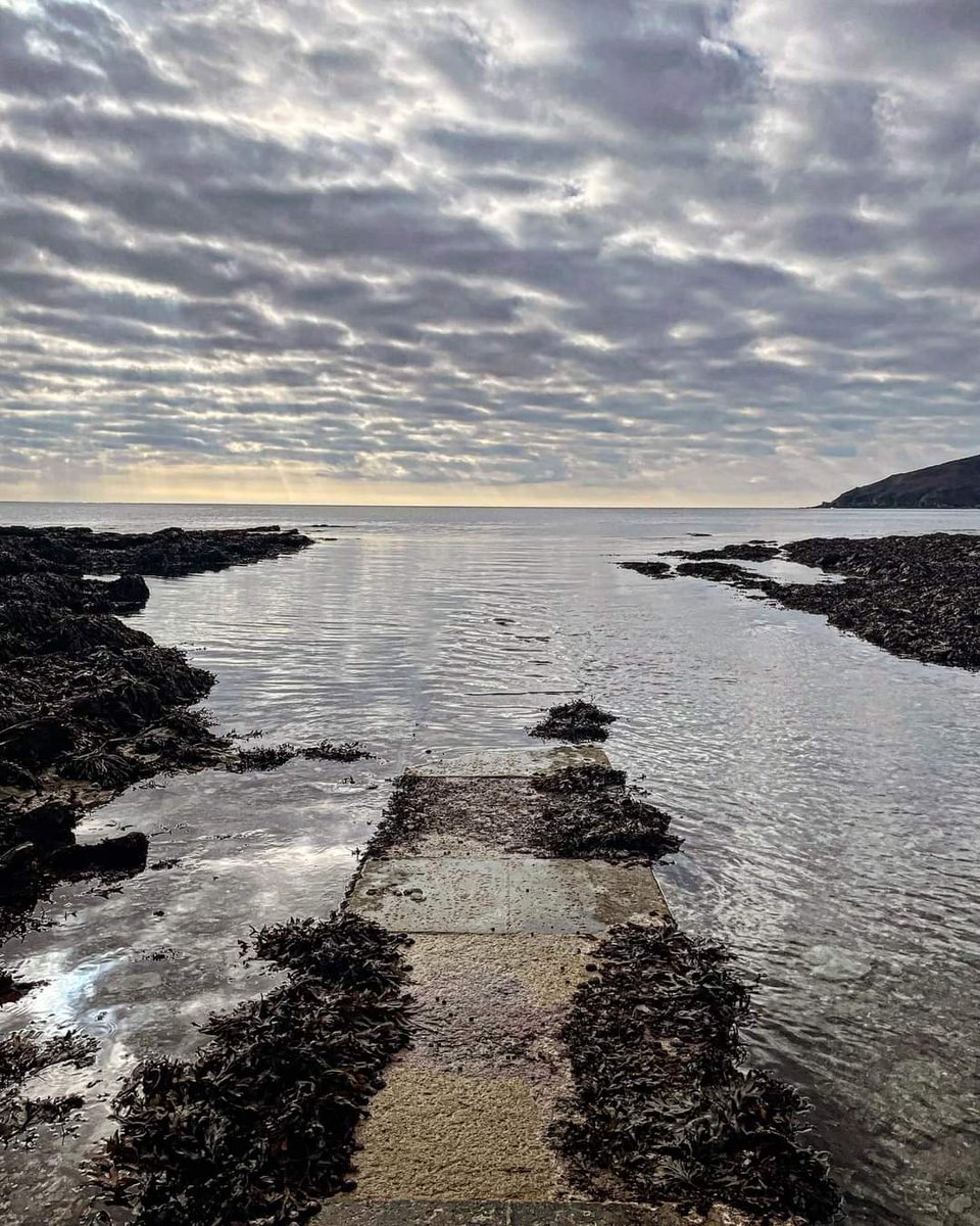 TheClipperLooe's tweet photo. Or take a walk on the world side 
along Hannafore,  West Looe 
Book your getaway 2 or 3 nights in our apartments Crows Nest and Mainsail at Clipper House 
https://t.co/3N8jSpmS6P https://t.co/cjH93ZwRTr