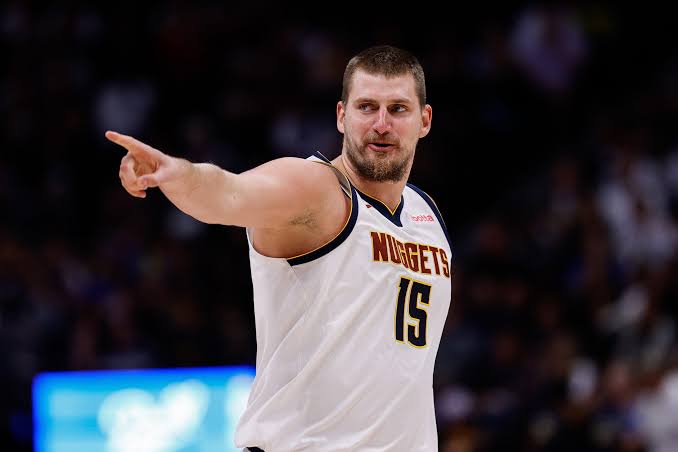 Segue a promoção:

Pix de 100 reais pra quem acertar os PTS/REB/AST do Jokić no jogo de hoje vs Heat.

Uma tentativa por pessoa, quem acertar primeiro, leva!

Você só precisa:
1. Dar RT nessa publicação 
2. Dar like
3. Fazer sua aposta

Válido até às 22h59