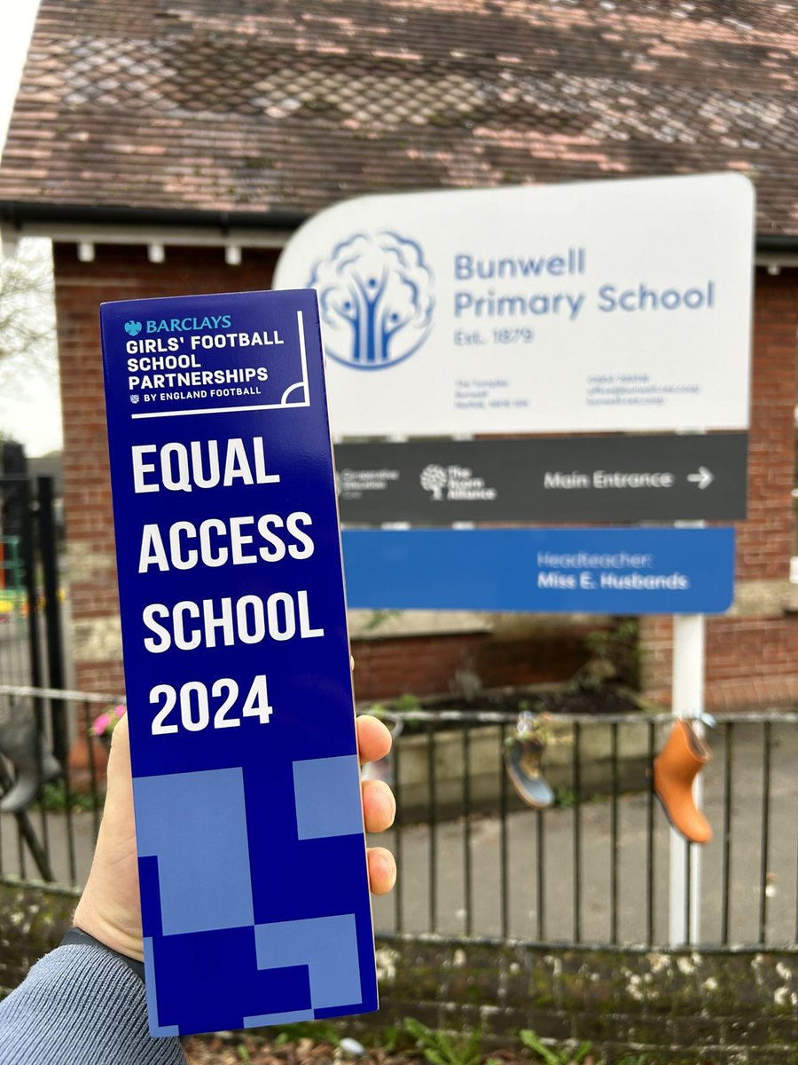 Bunwell_Primary's tweet photo. We are proud to receive our Equal Access Award from @EnglandFootball and @SouthNorfolkSSP. 

It recognises our continued commitment to girls football at Bunwell Primary School. ⚽️💙 https://t.co/PLeaHUqyJs