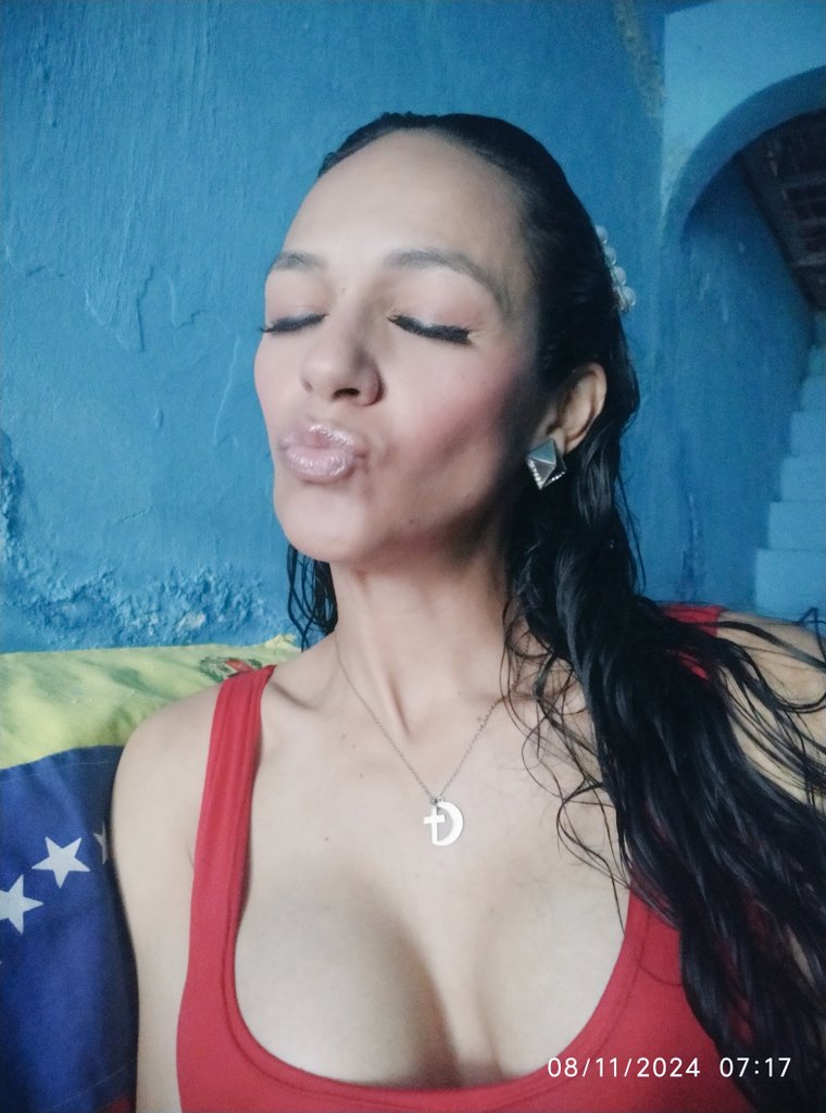 DeisyRon's tweet photo. ¡💋🥳Excelente día tengan todos en esta ventanita!🎉 ¡Hoy de Rojo, Rojito; como la sangre de Jesucristo!💋🇵🇸🇻🇪🇮🇱. 💋💋💋 https://t.co/QDsVLnwZnN