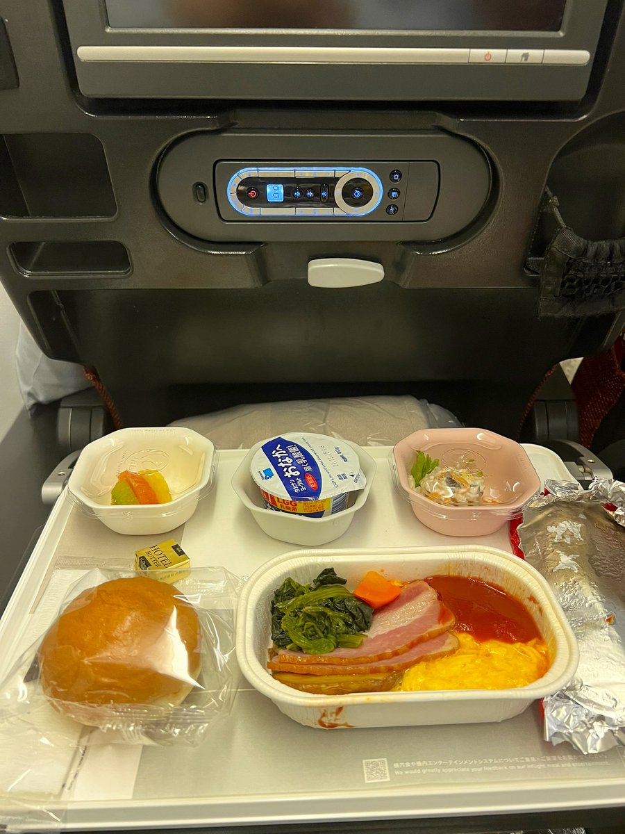 felicity_aina's tweet photo. ✈️Sapporo > Haneda > Singapore
Ending vacation with a pleasant experience with JAL 💕
#ConnectWithJAL https://t.co/nfA1SfL69d