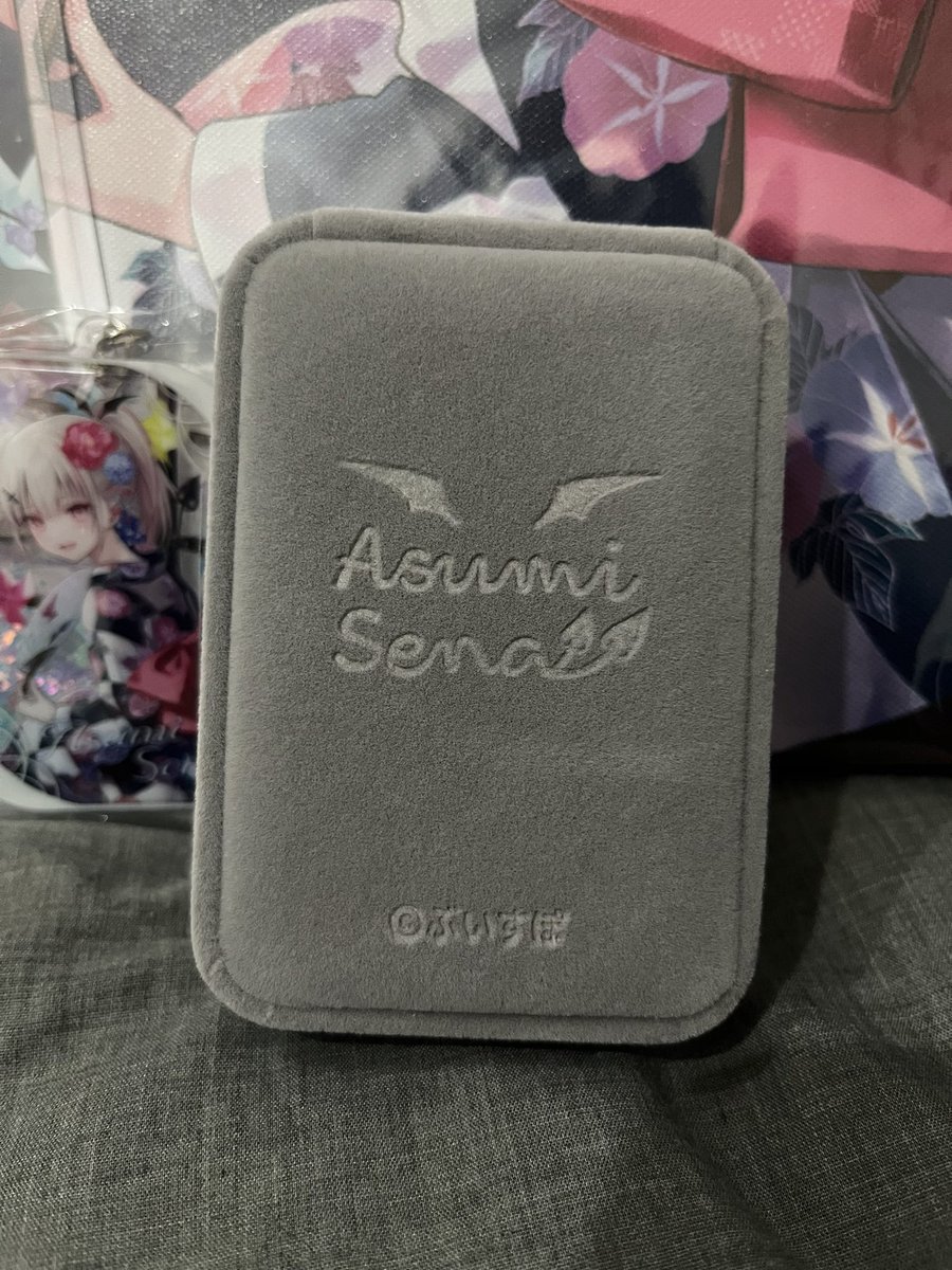 Medeia0929's tweet photo. あしゅみ4周年記念グッズ届いた〜
アートボード思ったよりでかくて最高
イヤリングもケースしっかりしてて良き

 #空澄セナ https://t.co/w0C5hVgptM