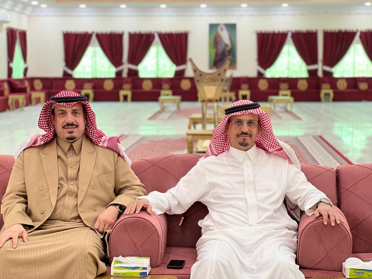 lbnayesh1's tweet photo. سعدنا هذا اليوم بزيارة صاحب السمو الأمير متعب بن فهد الفيصل وصحبه الكرام وتناول الغداء المعد لسموه الكريم بقرية ابن عايش
ونشكر سموه على هذي الزيارة https://t.co/s4QimToeiA