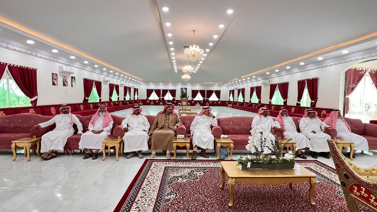 lbnayesh1's tweet photo. سعدنا هذا اليوم بزيارة صاحب السمو الأمير متعب بن فهد الفيصل وصحبه الكرام وتناول الغداء المعد لسموه الكريم بقرية ابن عايش
ونشكر سموه على هذي الزيارة https://t.co/s4QimToeiA
