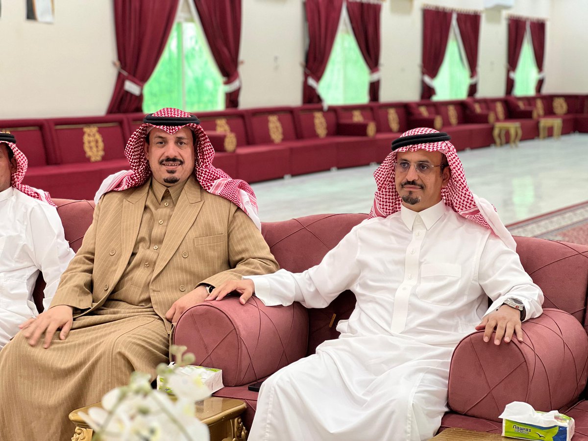 lbnayesh1's tweet photo. سعدنا هذا اليوم بزيارة صاحب السمو الأمير متعب بن فهد الفيصل وصحبه الكرام وتناول الغداء المعد لسموه الكريم بقرية ابن عايش
ونشكر سموه على هذي الزيارة https://t.co/s4QimToeiA