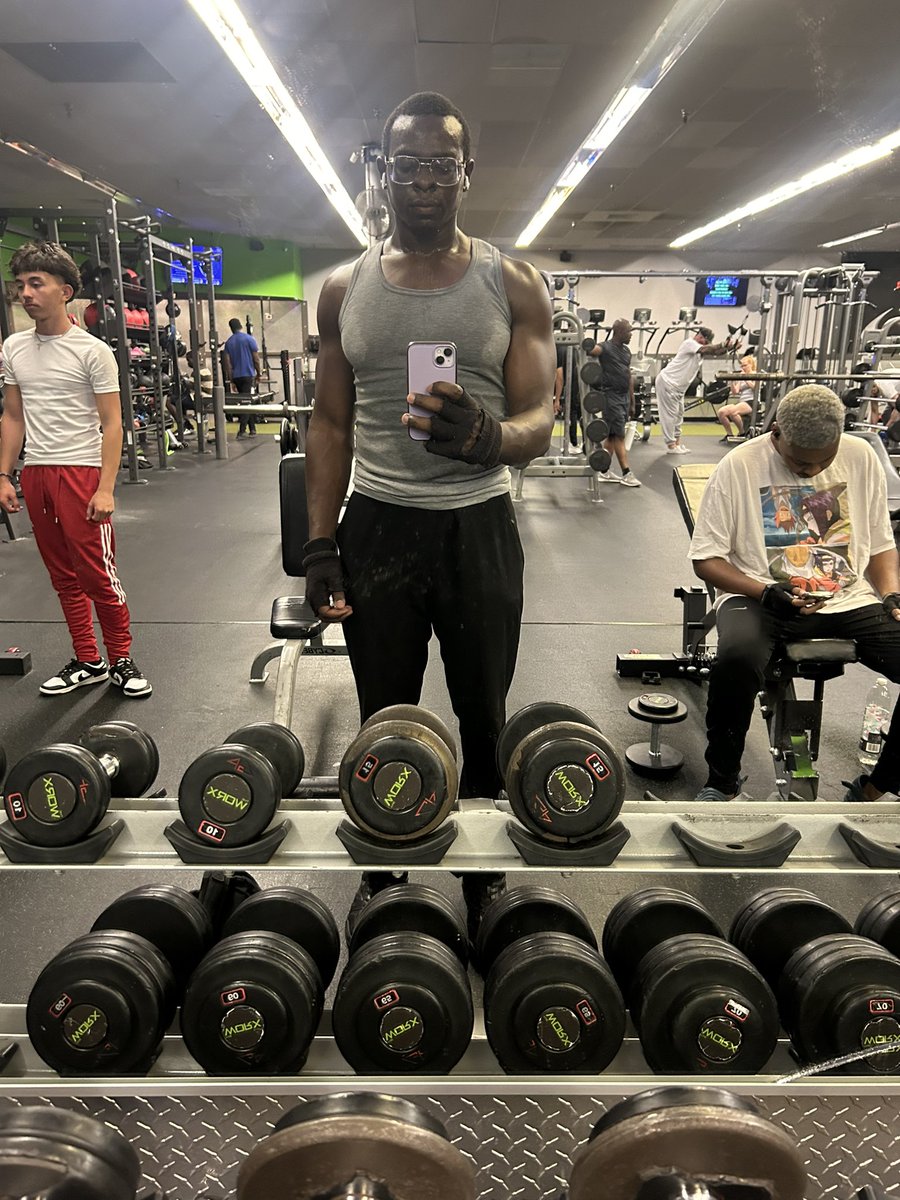 AvalancheTha's tweet photo. Allarius November 7th ,2024 Pictures &amp; Gym Videos 🔥 🎃(Day 7)
#Reggiemiller 
Pictures by: @Allariusrussjr
Music By: @montanaof300 @tigueoffge  #GYM  #FGE #motivationgym #selfdiscipline 
#muvesports #muvefitness #Fgeshit #halloweenworkout https://t.co/aa5GDHeRBj