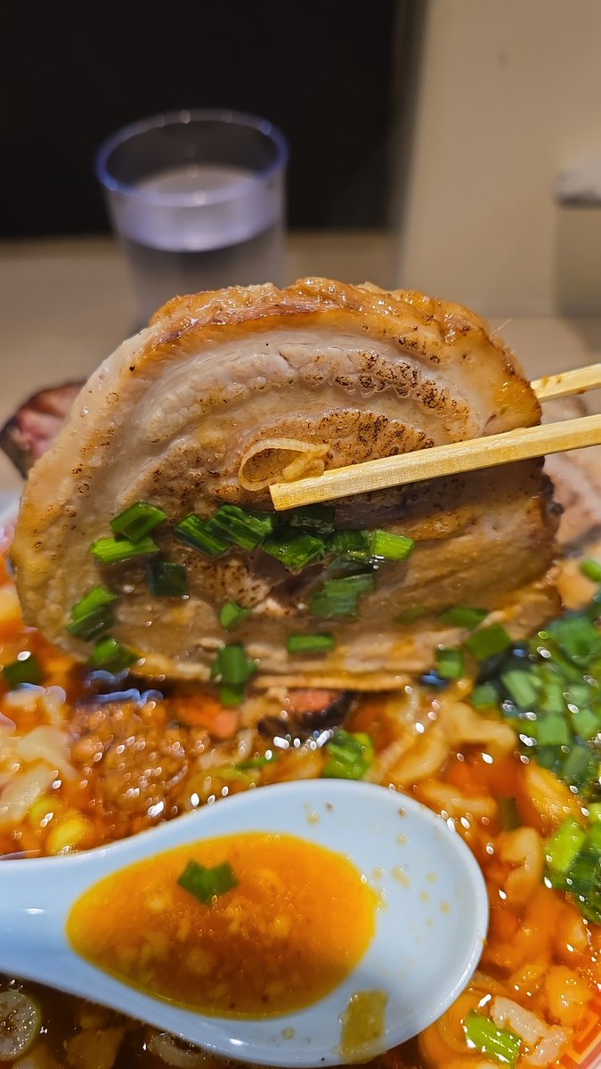cUhsV660OGpiBCp's tweet photo. まるえ中華そばさん

木曜日は坦々麺の日‼️

ピリ辛で激うま❤
 
チャーシュー多すぎた！幸せ❤

今度はライスも頼んじゃおう🍚( '-'  🍚)ﾗｲｽ！
#まるえ中華そば
#坦々麺の日
#美味いチャーシュー
#背脂も入ってる❤
#最高ならーめん
#通うしかない https://t.co/VEW9pw00ij