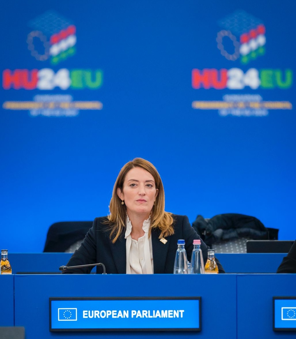 Europe has talent.

As the home to innovators, reformers &amp; thinkers, Europe has what it takes to become more competitive.

We must take bold steps:
•Tap into spirit of innovation
•Reduce excessive bureaucracy
•End fragmentation &amp; champion investment

We will build Europe up.