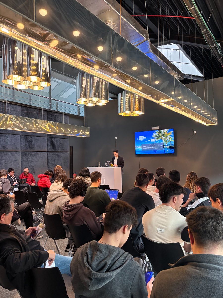 🔒 Hoy Enrique Serrano, Founder &amp; CEO de HackRocks, nos dejó grandes enseñanzas sobre cómo empezar en ciberseguridad. ¡Una charla llena de inspiración para quienes buscan comenzar su carrera en este campo!

#Ciberseguridad #HackRocks #MundoHackerAcademy