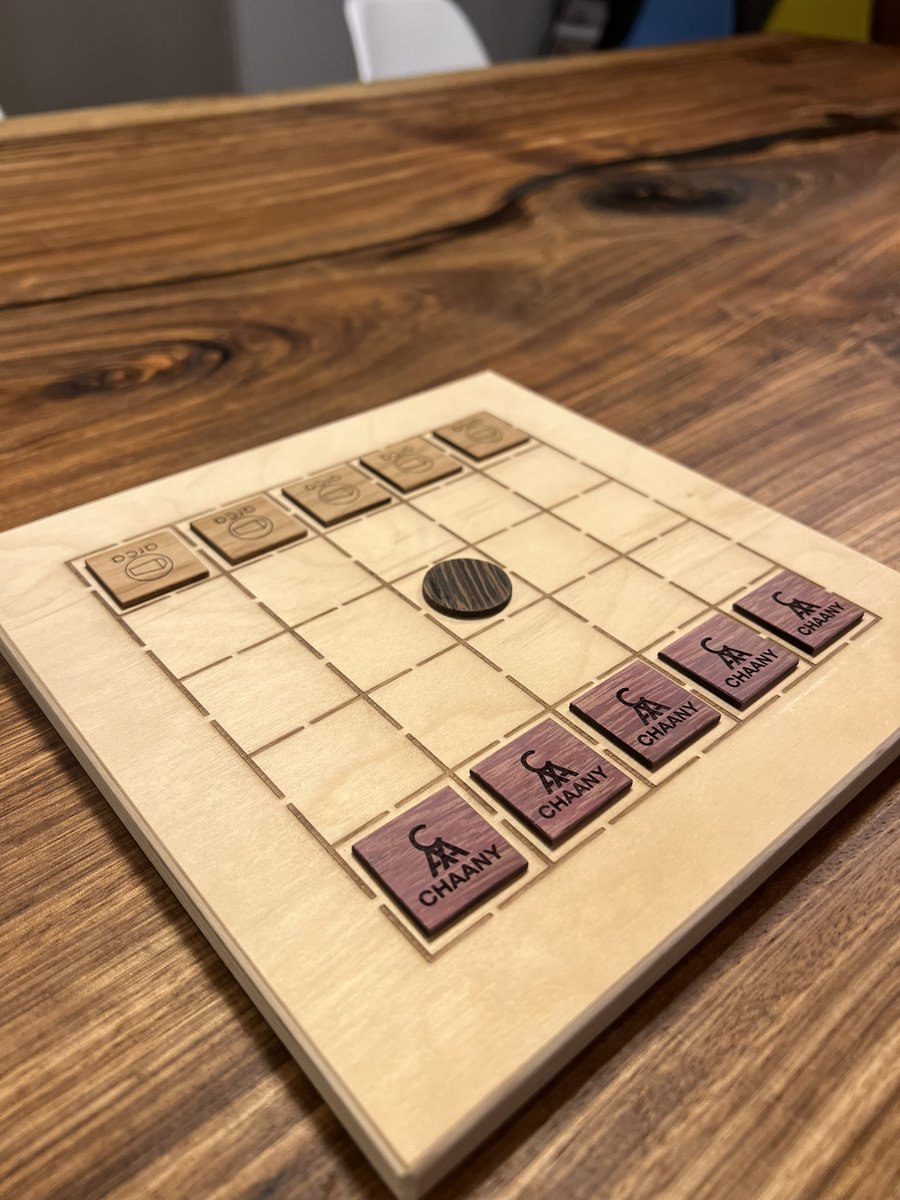 ChaanyCajon's tweet photo. スタッフが息子と遊ぶためにボードゲーム作ってた。
#CHAANY #チャーニー https://t.co/MzRWLSmw3d