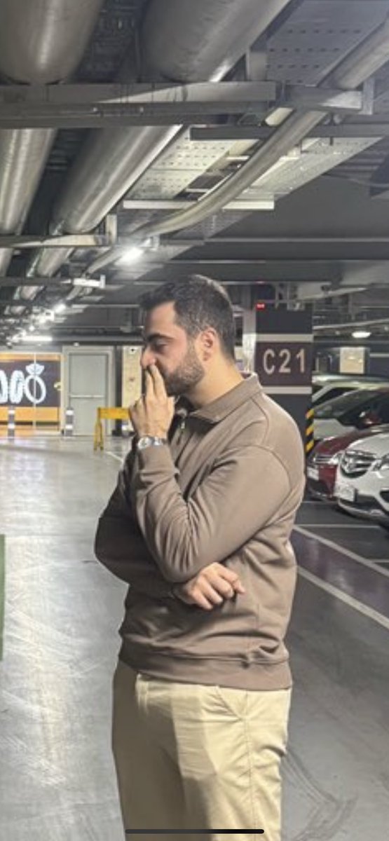 PARNIANNJ's tweet photo. بابام که نگران پولاشه                  من با پولاش https://t.co/t5sc5CQCEi