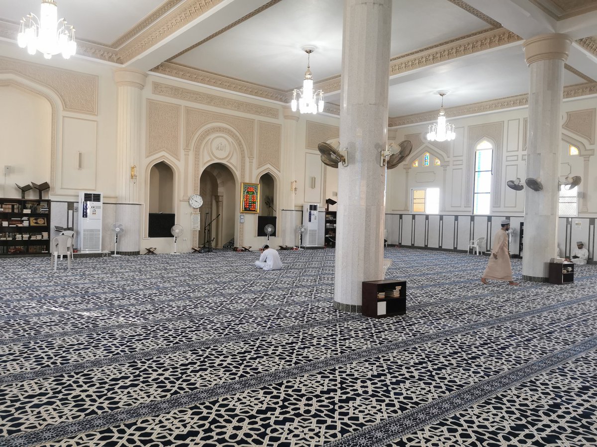 alhad_ras's tweet photo. جامع رأس الحد وقد اكتسى حلة قشيبة بعد إتمام فرشه وصلاة الجمعة فيه خلال هذا اليوم : ٨ / ١١ / ٢٠٢٤م بعد تبرع سخي من إحدى الكريمات صاحبات الفضل ، سائلين الله أن يجعل ذلك في موازين حسناتها وأن يمدها بموفور الصحة والعافية والعمر المديد . https://t.co/qSlxp6Z4UJ
