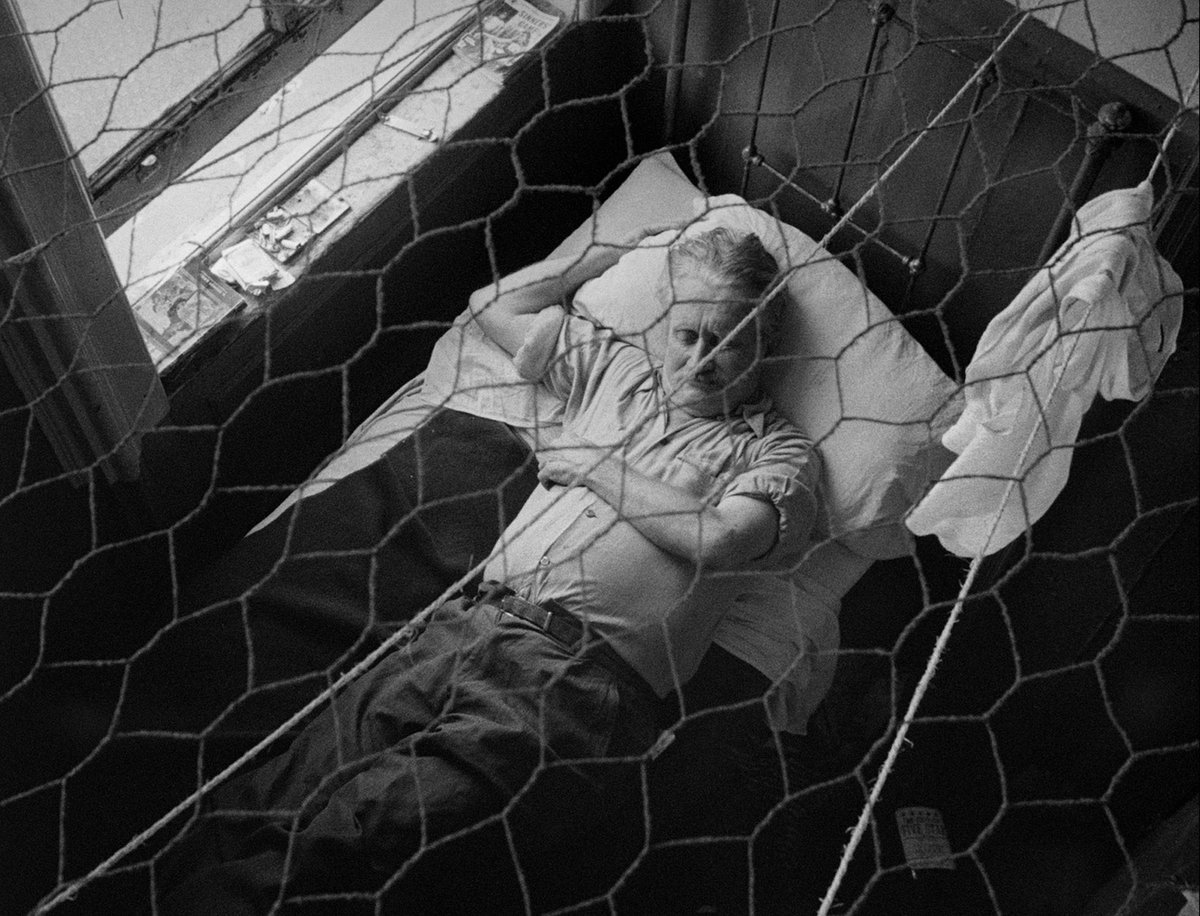 Hoy a las 18:30 en <a href="/CinetecaMadrid/">Cineteca Madrid</a> podréis disfrutar de ‘Sobre el Bowery’, la primera película de Lionel Rogosin en la que el cineasta se acercó a este barrio neoyorquino para retratar a los trabajadores. La sesión será presentada por el hijo del director
cinetecamadrid.com/programacion/s…