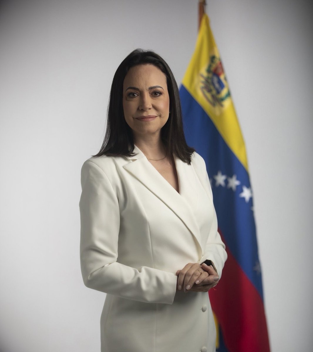 Ji_Predicciones's tweet photo. Hay mucho idiota en redes sociales. ¿En serio creen que María Corina va a dar fechas y revelar sus estrategias?

¿Alguien sabía que ella iba a recolectar las Actas originales? No.

¿Alguien sabía que esas Actas salían de Vzla escondidas en carteras Gucci? No.

Esperen sorpresas. https://t.co/u7eAIXJXUx