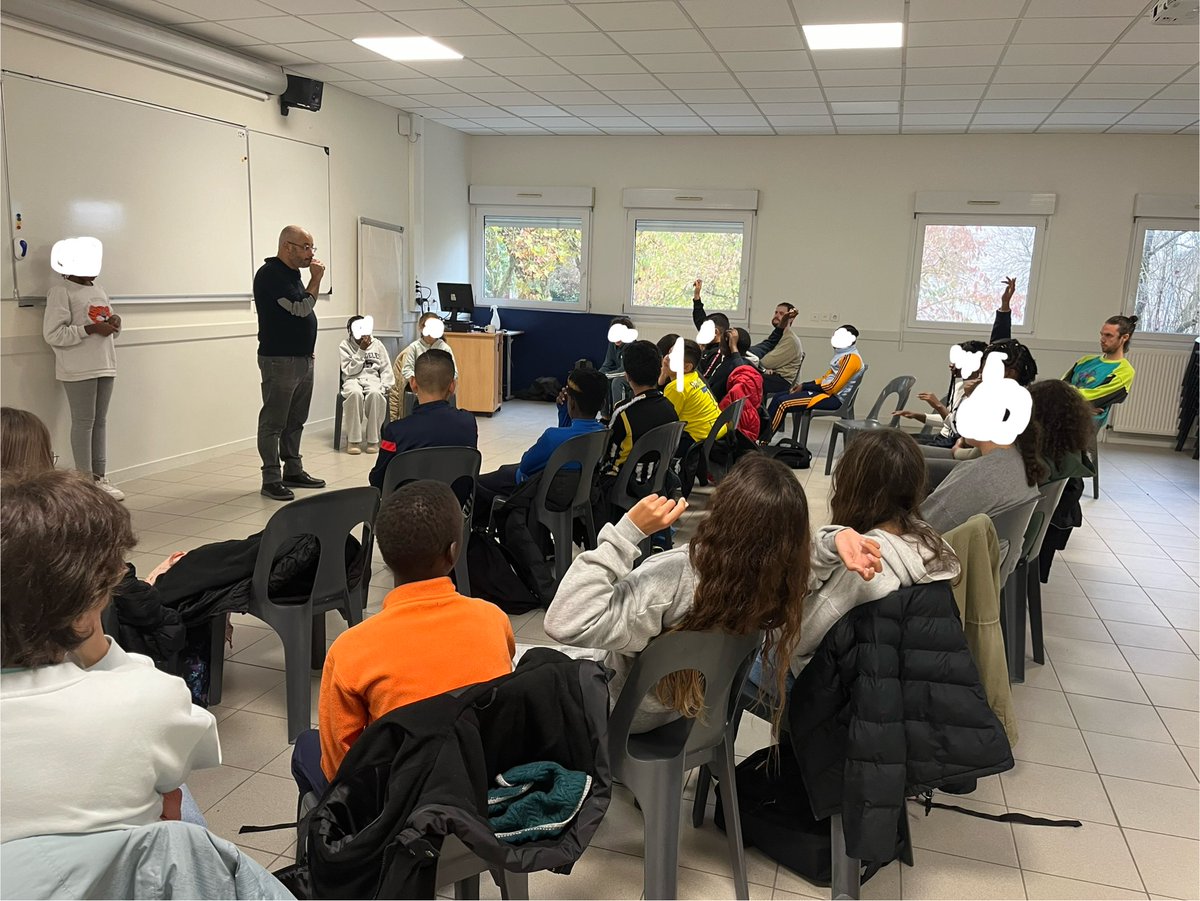 Collège Les Capucins tweet media