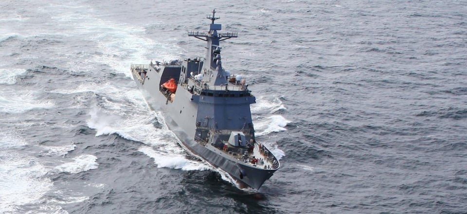 r116440's tweet photo. 🇳🇿 @NZNavy Future #replenishment #oiler HMNZS Aotearoa (A11), conducts replenishment-at-sea (RAS) exercises with 🇵🇭 #Philippines name #frigate of her class, the future BRP 'Jose Rizal' (FF-150) off the coast of South Korea. April 2020 #warship #navy #naval #A11 #FF150 https://t.co/6LtR9OxdAI