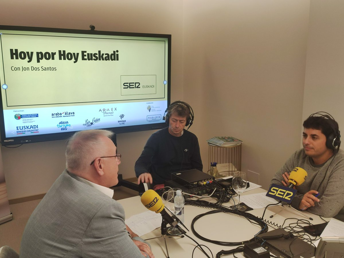 En Hoy por Hoy Euskadi con <a href="/JDosSantosC/">Jon Dos Santos</a> desde la sede de <a href="/AraexSFW/">Araex Grands</a> en Vitoria. Con Daniel Solana, Dir. Gral de <a href="/Basquetour_eus/">Basquetour</a>, y las cifras del Turismo en Euskadi!! <a href="/SEReuskadi/">Cadena SER Euskadi</a>