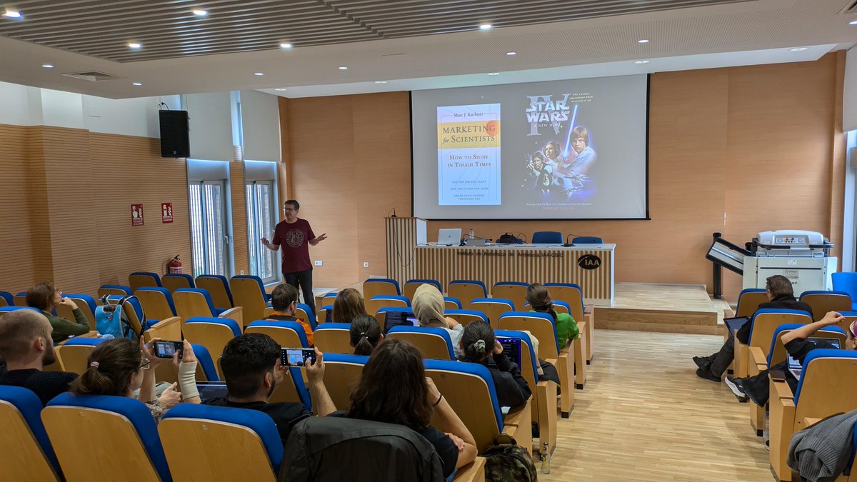 Esta semana ha tenido lugar en nuestro centro el SO-Workshop "Writing and Communicating your Science", con Henri Boffin (<a href="/ESO/">ESO</a>) y Johan Knapen (<a href="/IAC_Astrofisica/">IAC Astrofísica</a>). 

📝 En él se ha tratado el cómo escribir papers, proposals y hacer buenas presentaciones.

¡Y ha sido todo un éxito!