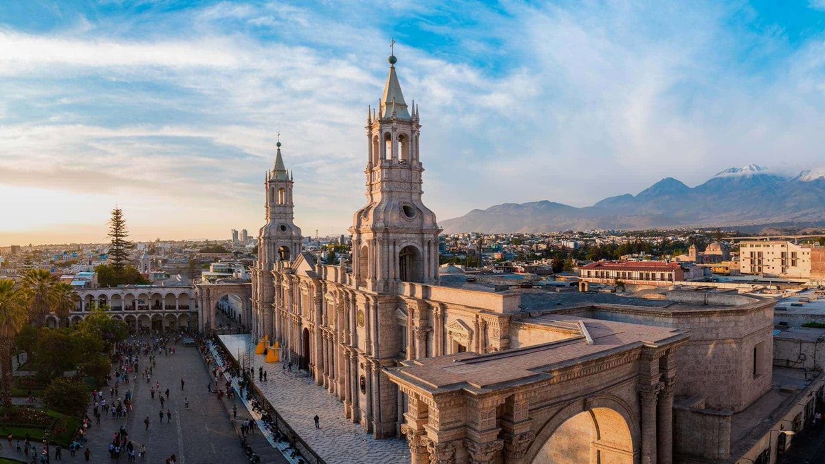 InstCervantes's tweet photo. Arequipa (Perú 🇵🇪) acoge en 2025 el Congreso Internacional de la Lengua Española, cuya sede será la Universidad Nacional de San Agustín, @UNSA_Oficial.

Es un foro trienal de reflexión sobre la situación y retos del español, que se celebra en países hispanohablantes.
#CILE2025 https://t.co/24oJqBsTj7
