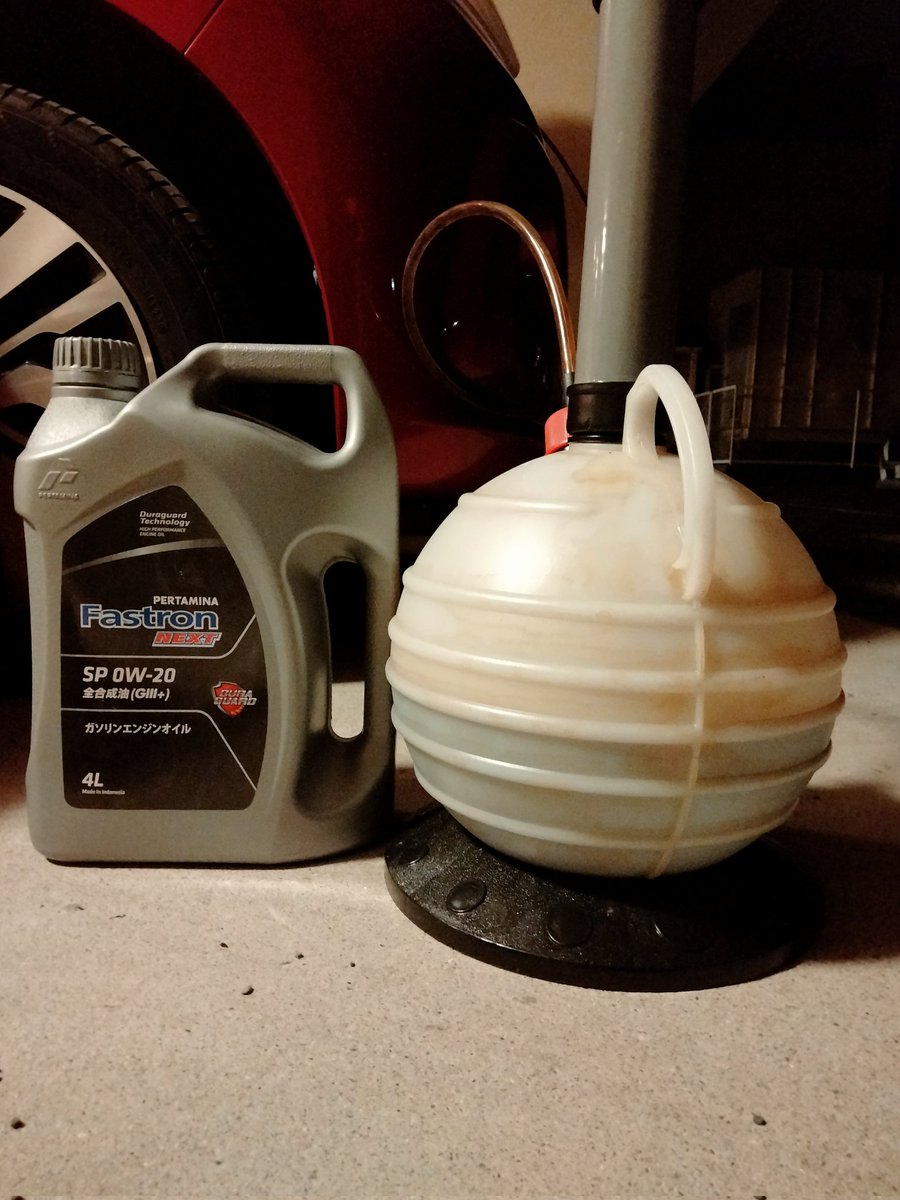 yu_yu_cycle's tweet image. 記録用 2024/11
社有車　オイル交換4300km

半年の定期オイル交換
オイルはプラ容器の物がプロっぽいのと、何より処分しやすい点がお気に入り。
良し悪しは分かりませんが
価格と品質のバランスは良いと思う。
#オイル交換　#ファストロン　#fastron