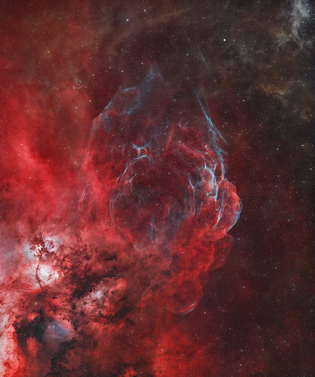 🥳 Voici notre dernière image issue de notre matériel installé au Maroc. Il s'agit d'un rémanent de supernova situé juste sous la nébuleuse de Cœur et de la tête de Poisson. 140 heures d'expositions en L-HOO-RGB pour révéler les secrets de cette zone de Cassiopée.
Crédit : AAA 🇲🇦