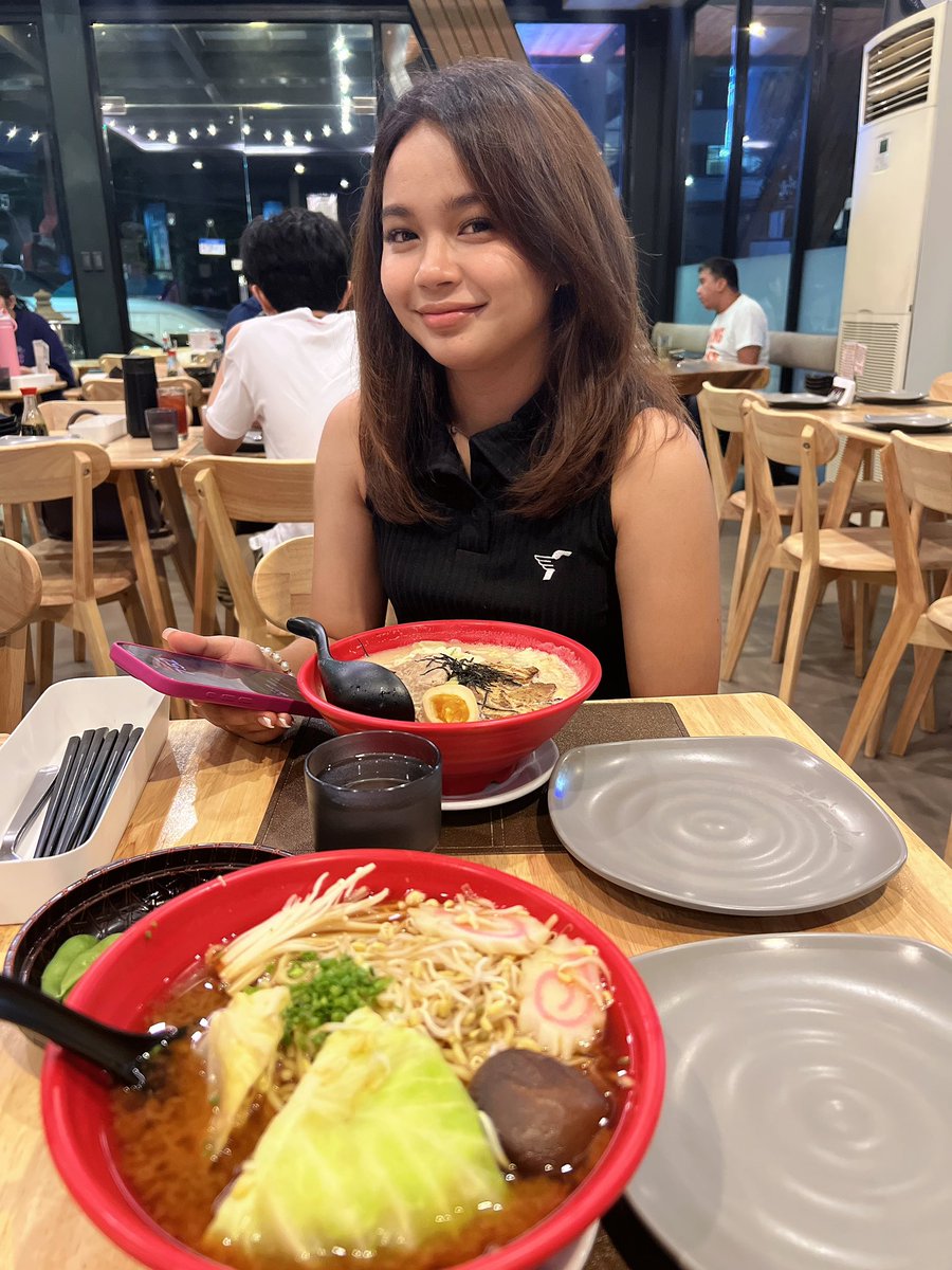 VanMercadoNew's tweet photo. My cutie dinner date.. ❤️ https://t.co/mbtzkauxCO