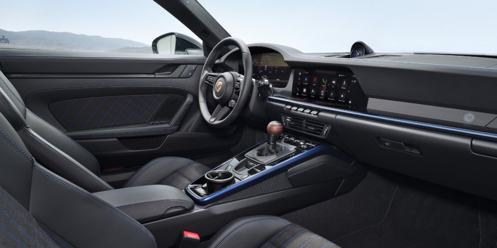 Say hello to the new <a href="/Porsche/">Porsche</a> 911 Carrera T 👋

All about pure, unfiltered driving pleasure, it's equipped with a six-speed manual transmission, a lightweight body, and a powerful 3.0-litre twin-turbo boxer engine with 394PS. 🔥

Check it out the new 911 Carrera T below 👇