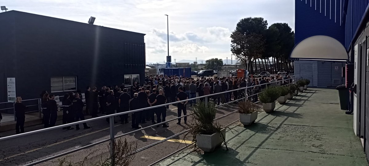 FIccooAragon's tweet photo. Las plantillas de las empresas secundan los paros en solidaridad con las víctimas de la #Dana y en defensa de la protección de los trabajadores y trabajadoras afectados.
#yudigar #exide #inditex #adient https://t.co/4m1KUjxrde