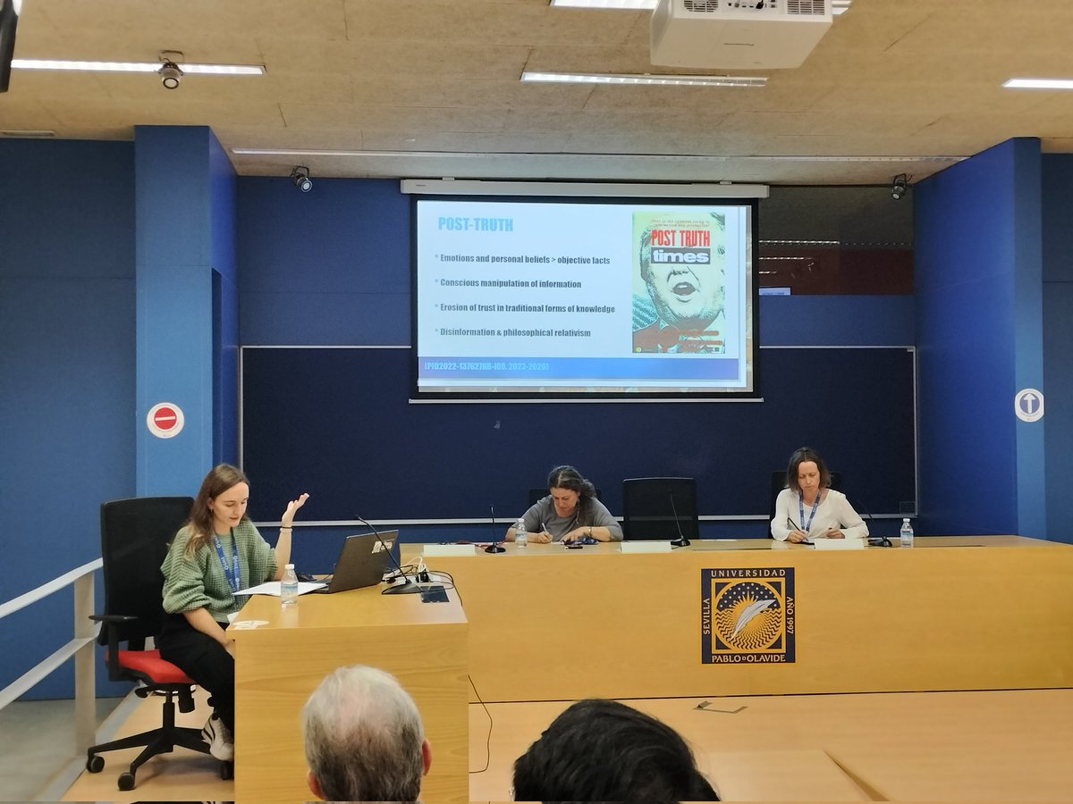 SALC_HUM370's tweet photo. To wrap up this wonderful week, our team members @mirfersan, @_AnaChapman and @LuciaBennett_ are delivering the round table "The Posthuman  Wound: Digital Vulnerability in 
Contemporary North-American 
Literature". Making our minds tingly with a really good discussion! https://t.co/ksmwEhx23v