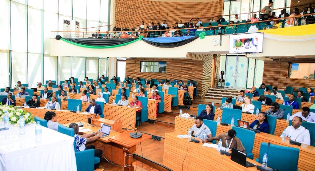 eacgiz's tweet photo. The @jumuiya Youth Policy review aims to strengthen 💪🏽youth engagement in policy development &amp; economic integration. Youth from across East Africa are contributing ideas for innovative strategies to drive youth inclusion &amp; empowerment in the region. #EACYouth #YouLead24 
@EUinTZ https://t.co/XgqDidUnAO
