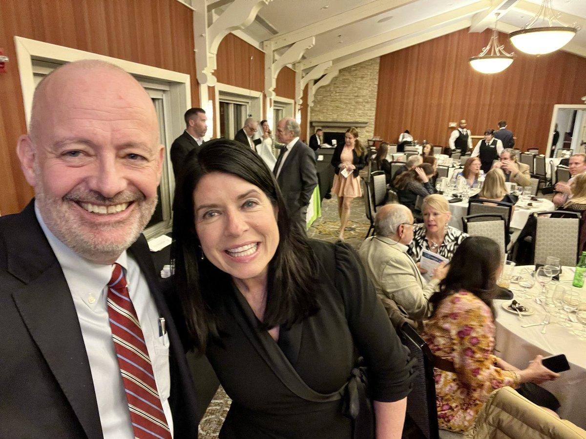 HumphreysLab's tweet image. What a wonderful event thank you @kidney_stl @kathdavisr @WashUNephrology a great way to celebrate our community and a brighter future for our patients with #Kidney disease - special congrats to @reneknottsports on his well deserved Award of Excellence!! 🙏🙏🙏