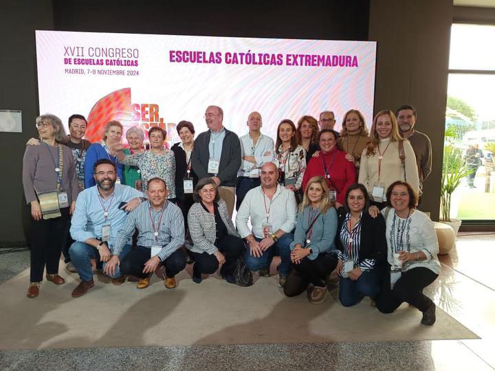 Escuelas Católicas de Extremadura junto a parte de los participantes de nuestros centros extremeños en el XVII Congreso de Escuelas Católicas #SerEstarEducar que se está celebrando estos días.