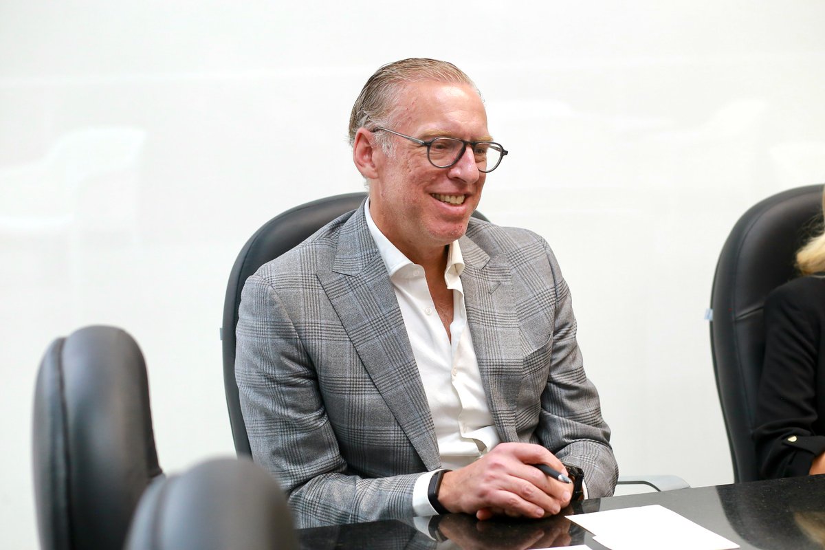 Me reuní con el embajador de Irlanda en México, <a href="/IEAmbMexico/">Ruairí de Búrca</a>, para explorar oportunidades de colaboración, impulsar inversiones y fortalecer lazos comerciales con este país, que comparte nuestra visión de crecimiento económico y sustentable.  #CONTIGO #DoyResultados