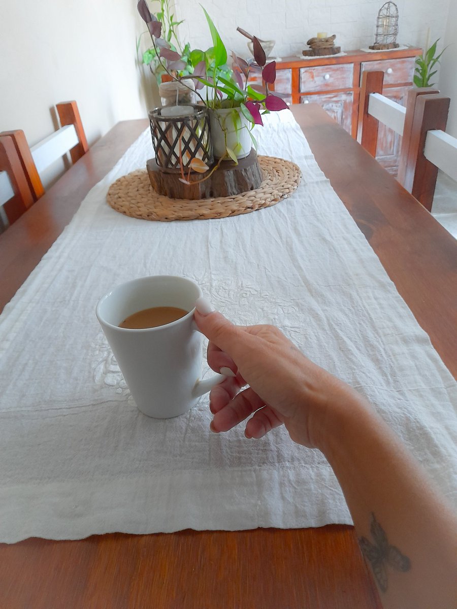 Viernes pleno de sol, hagamos de hoy el día que todos nos merecemos!
Café!
Buenas....
☕️☀️✌️🤗🌿🌸🌻