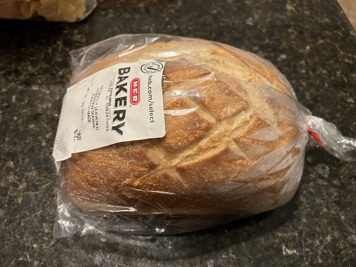 thekinginyello's tweet photo. @HEB why tf do yall not slice your bread? I got home from curbside to find out I have to go back to the store to get this sliced. Real jerk move guys. https://t.co/ke4fFMtUQK