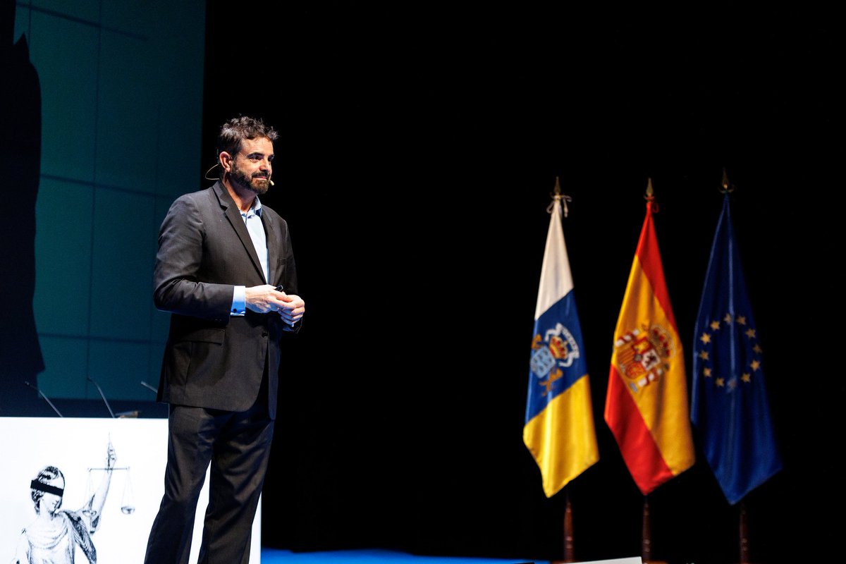 “Transformando el entorno laboral: Claves del liderazgo para el Bienestar Organizacional” 👥✨ Una brillante ponencia de D. Virgilio Gallardo sobre la importancia del liderazgo emocional y la adaptación en entornos laborales cambiantes. 
#Liderazgo