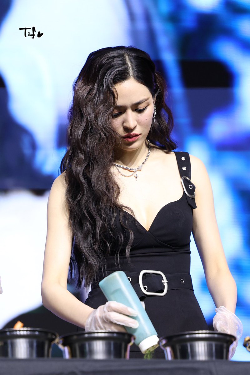 Talking time and making delicious food❤️❤️

LINGORM TAIPEI FANMEET 
#LingOrmFMinTaipei
#DearMyLoveTAIPEI
#หลิงหลิงคอง
#Linglingkwong