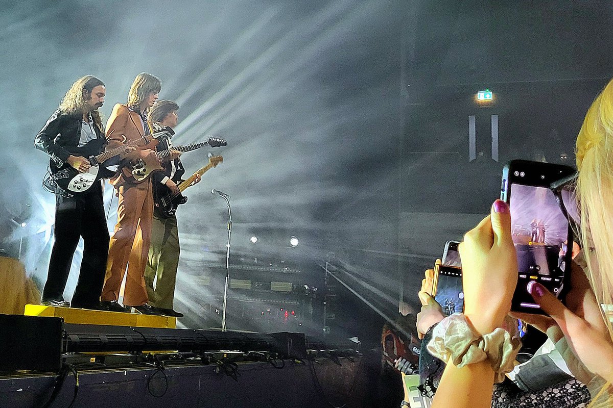eemrb's tweet image. Blossoms @PortsmouthGhall 7 Nov 2024 Gary Tour @BlossomsBand #blossoms #concertphotography