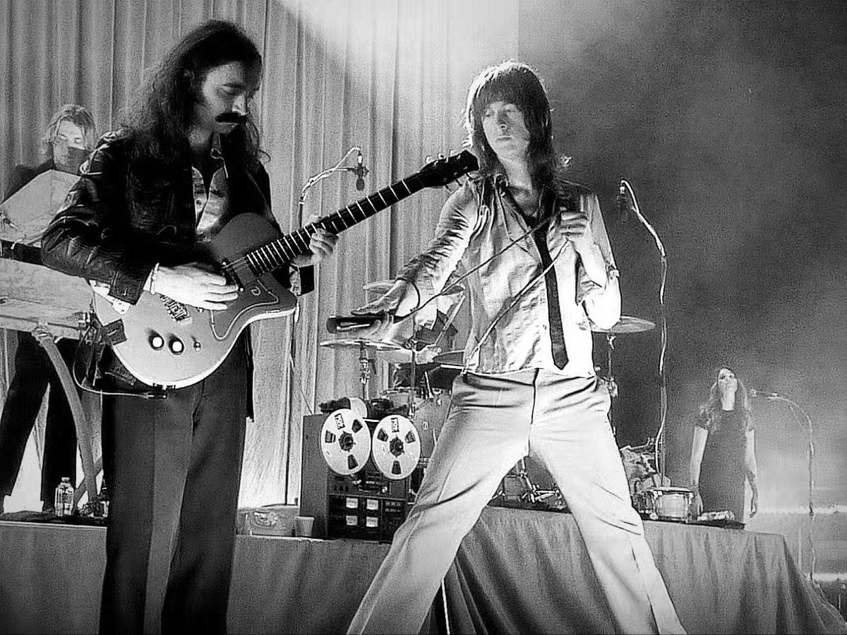 eemrb's tweet image. Blossoms @PortsmouthGhall 7 Nov 2024 Gary Tour @BlossomsBand #blossoms #concertphotography