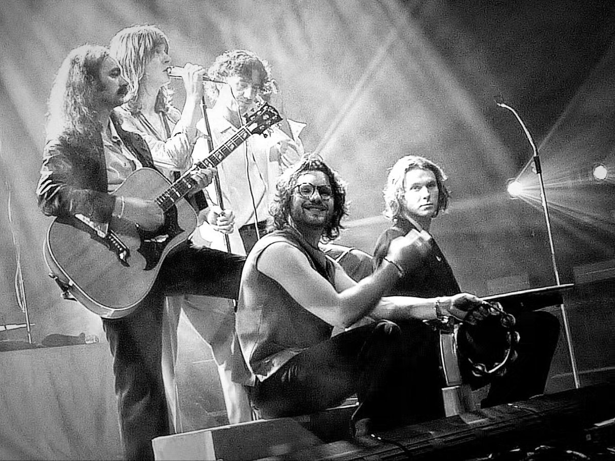 eemrb's tweet image. Blossoms @PortsmouthGhall 7 Nov 2024 Gary Tour @BlossomsBand #blossoms #concertphotography