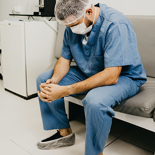 30e étude MAHA de <a href="/Belfius/">Belfius</a> sur la santé financière des Hôpitaux : ça se dégrade encore! "Avant le COVID, il fallait déjà jouer au funambule pour garder à flot nos hôpitaux. À présent, on vient de perdre le filet", <a href="/drphildevos/">Philippe Devos</a>, DG UNESSA 👉 unessa.be/Presse/Communi…