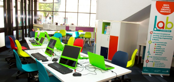 DoMoreRed's tweet image. 🤖 #LabCentral is our creative space within @RedbridgeLibs

where tech enthusiasts can learn more about new #technology and even try it out!  From #3DPrinting and #Coding classes to #Robotics - check out what Lab Central has to offer.
🤖 Find out more: vrcl.uk/3sMzK0u