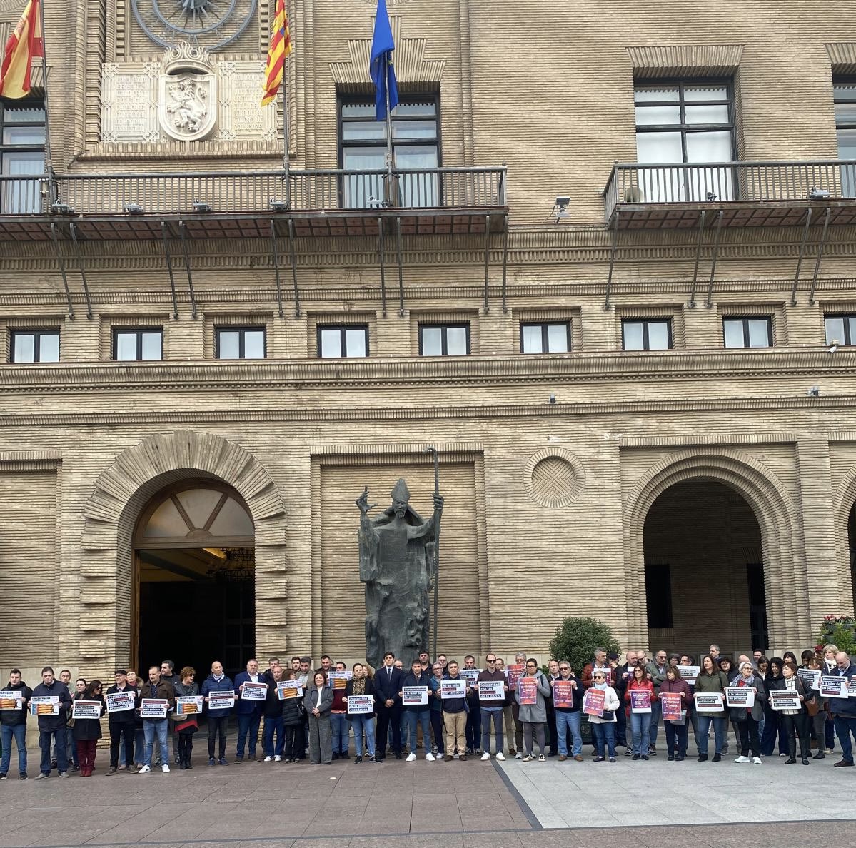Los compañeros de #USO-Aragón muestras su apoyo y solidaridad con las personas afectadas en el Ayuntamiento de #Zaragoza 
#SolidaridadDana