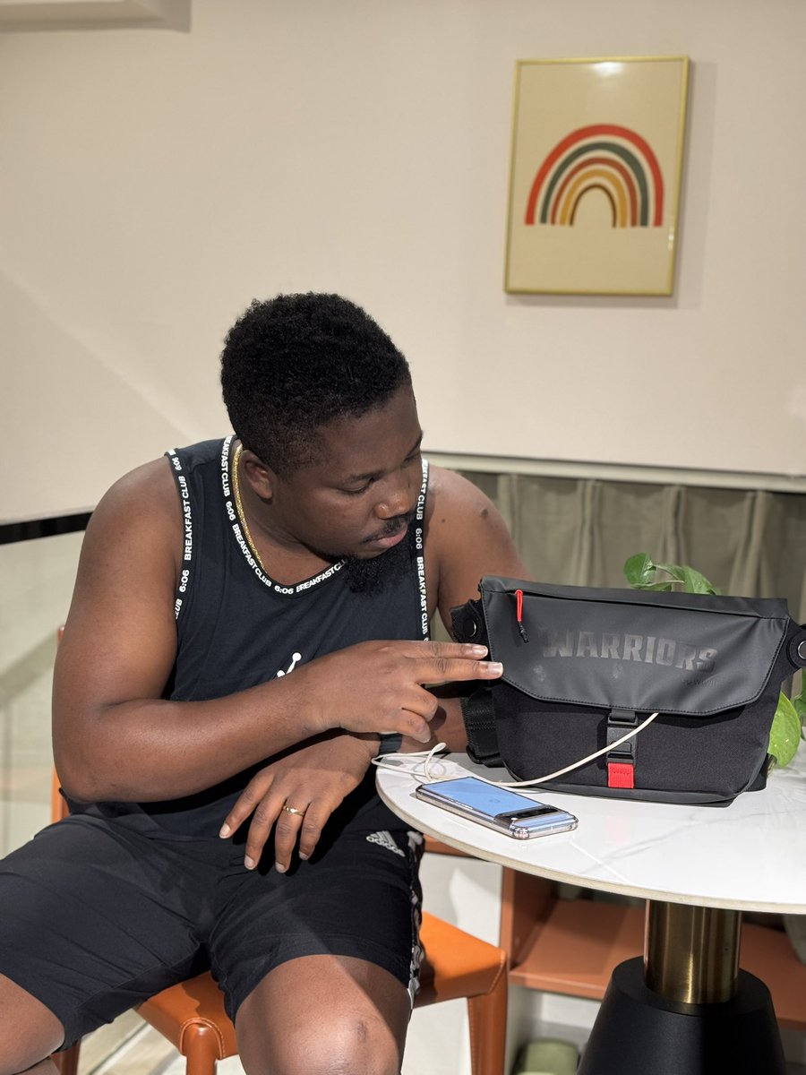 Fagalex_Insight's tweet image. Wait ooo 

Soo I be model too? Omooo 

See lit 🔥 cross bag 💼 

#100,000 naira only 

WhatsApp 09025101778 or Dm to make payment