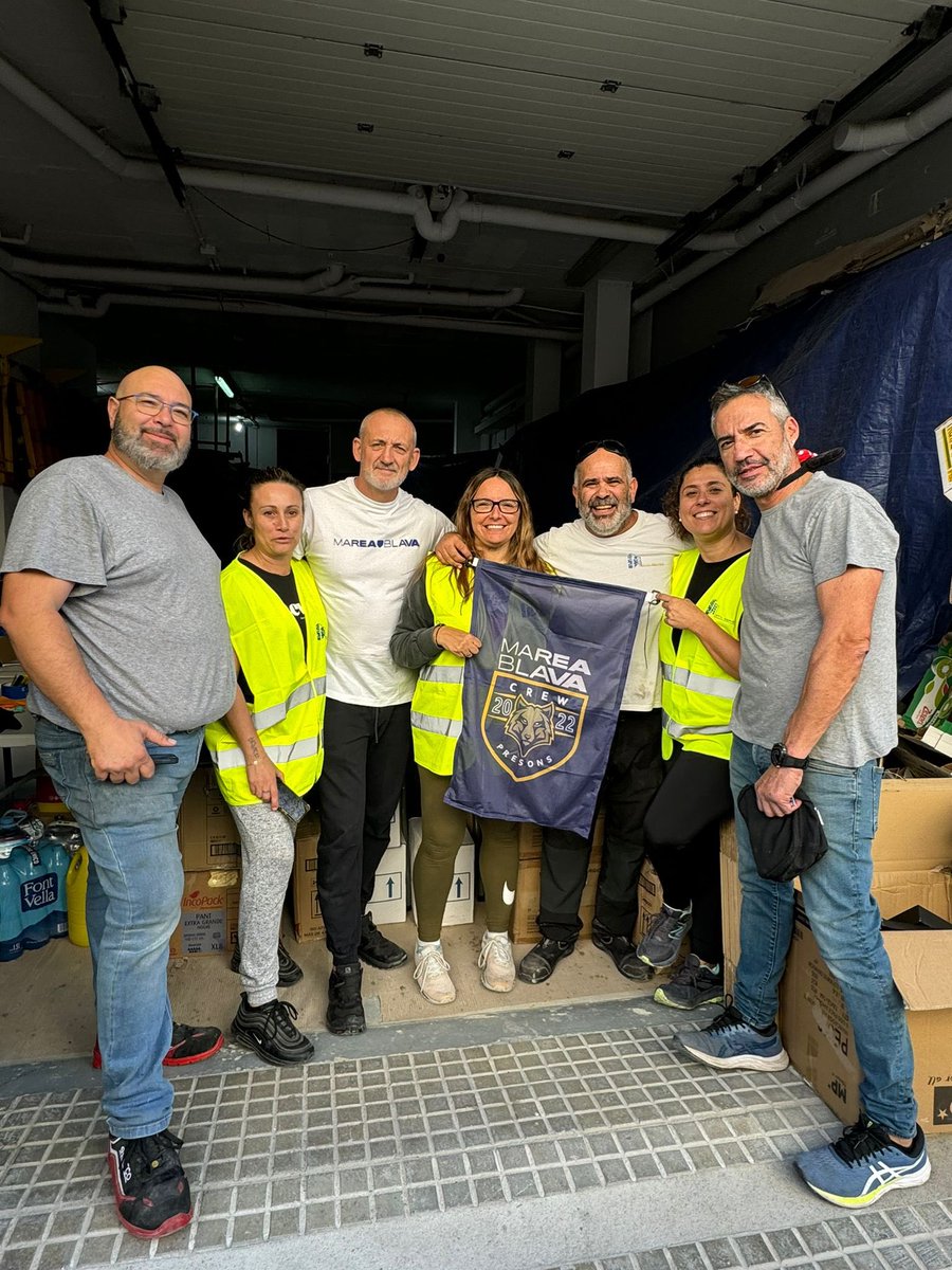 🚐 Aquesta nit, 8 furgonetes carregades de material divers sortiran de Cubelles cap a València per ajudar a les zones més necesitades. 💪

Com sempre, <a href="/MBPresons/">𝙼𝚊𝚛𝚎𝚊 𝙱𝚕𝚊𝚟𝚊 𝙿𝚛𝚎𝚜𝚘𝚗𝚜</a> i el seu equip, al costat de qui més ho necessita. 🌍 #Solidaritat #valencia #danadevalencia #ajuda