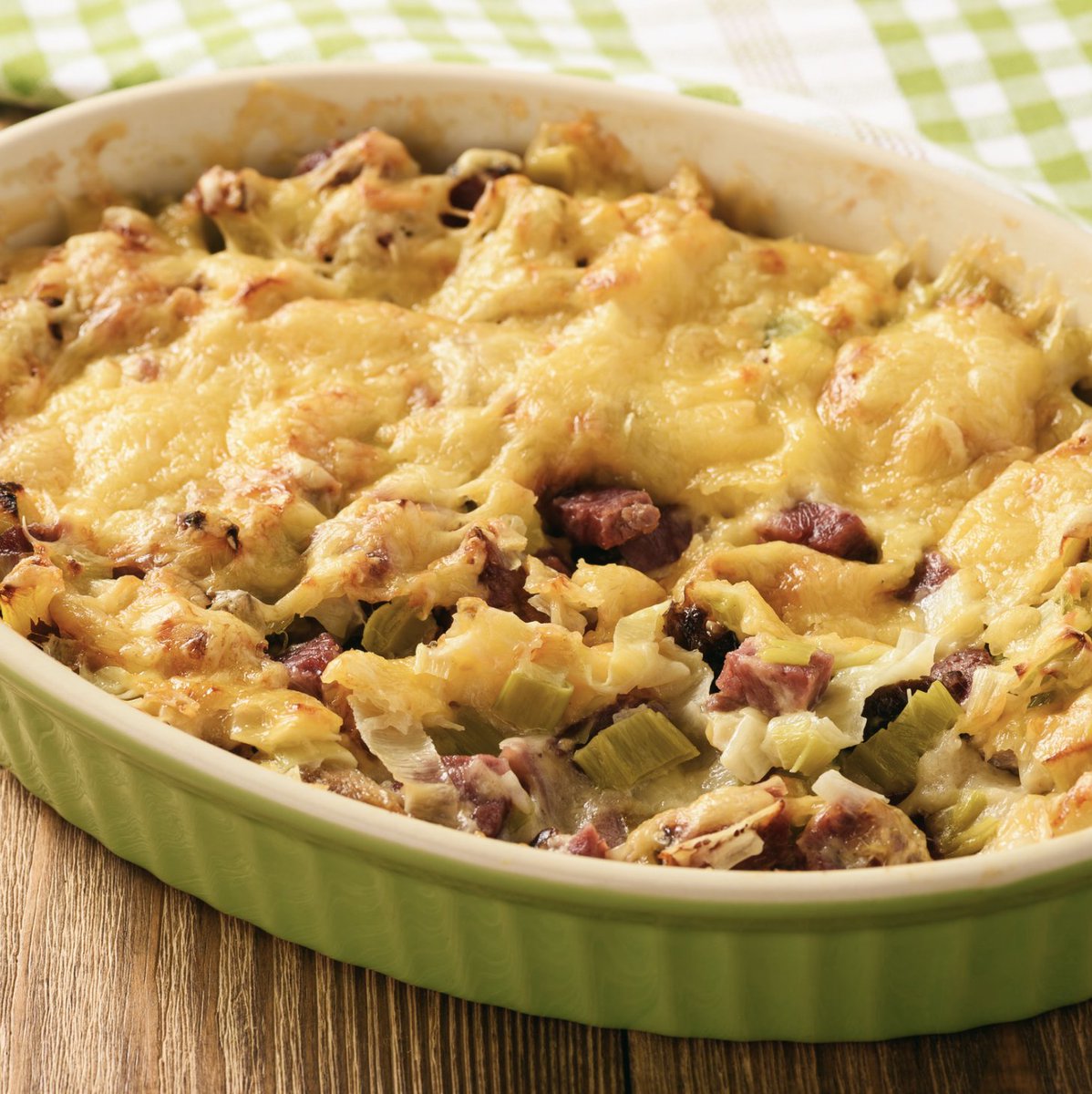 𝗤𝘂𝗶𝗰𝗵𝗲 𝘃𝗲𝗿𝘀𝘂𝘀 𝗢𝘃𝗲𝗻𝘀𝗰𝗵𝗼𝘁𝗲𝗹 🍂
De temperaturen dalen, tijd voor lekkere herfstgerechten op tafel en we duiken de keuken in. Waar ga jij voor? 😋

A. Quiche met o.a. geitenkaas, walnoten en zongedroogde tomaten

B. Preischotel met spekjes en kaas gegratineerd