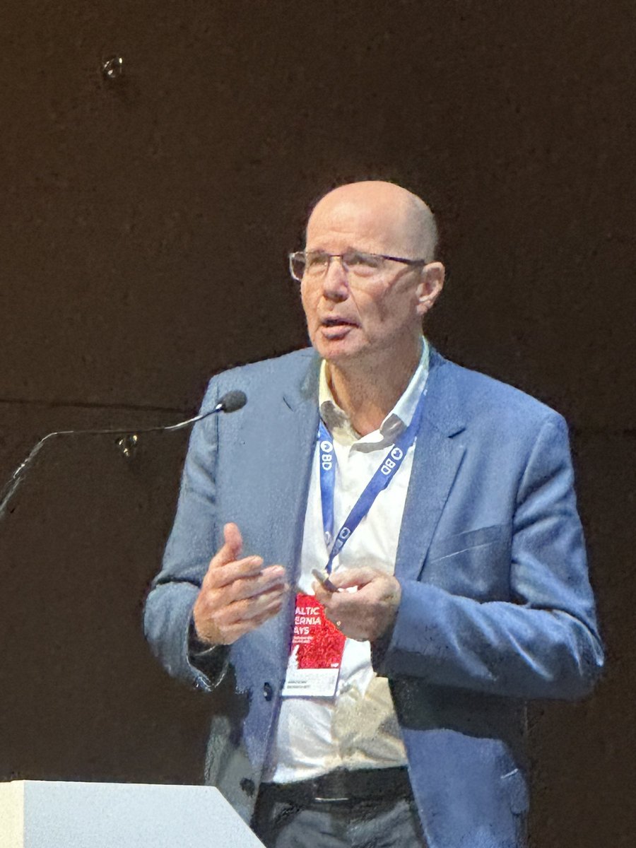 mpsimons's tweet photo. TAR, ACS versus Pneumoperitoneum versus Botox  for complex abd wall hernia discussion at #balticherniadays by @eurohernias @berrevoet #soniaribas #maciejsmietanski. #herniafriends @awreurope https://t.co/w4qCOiVM8V