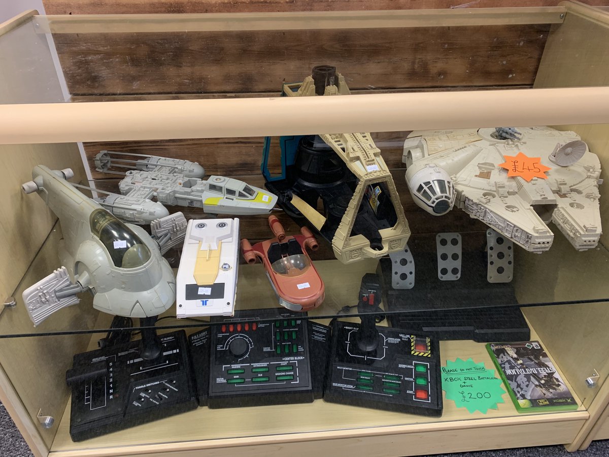 TheRetroHunter tweet media